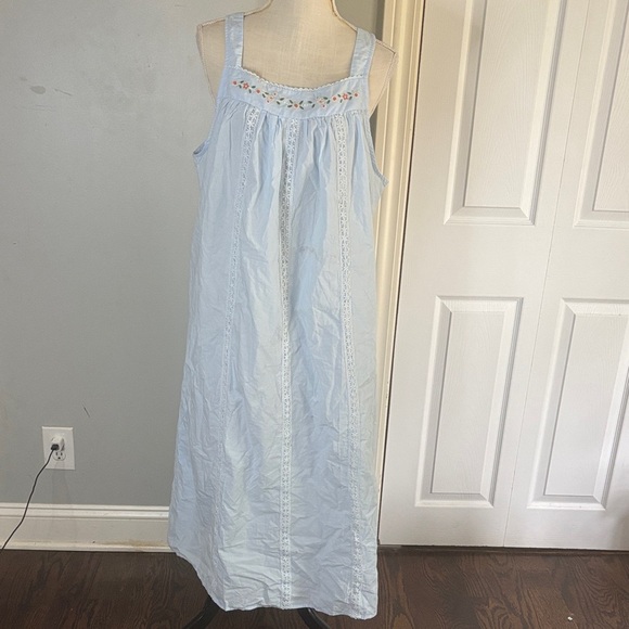 Sky Blue Sleeveless Chemise - Picture 4 of 7